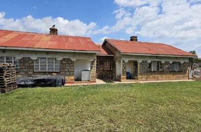 8bdrm Bungalow in Kimumu for sale
