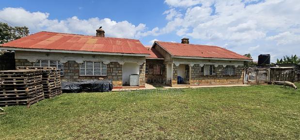 8bdrm Bungalow in Kimumu for sale