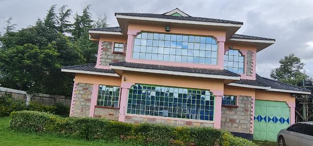 5bdrm Maisonette in Annex Estate, Racecourse for sale