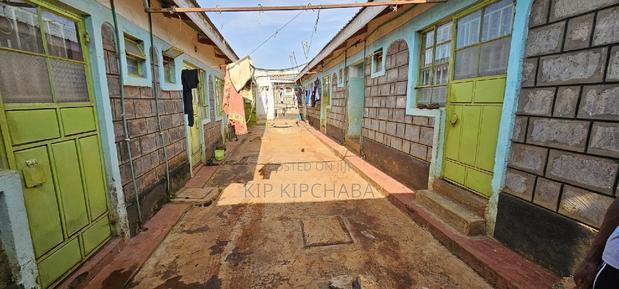 12bdrm Duplex in Kimumu for sale