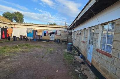 9bdrm Duplex in Kimumu for sale