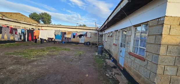 9bdrm Duplex in Kimumu for sale
