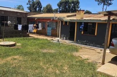 10bdrm Duplex in Kimumu for sale
