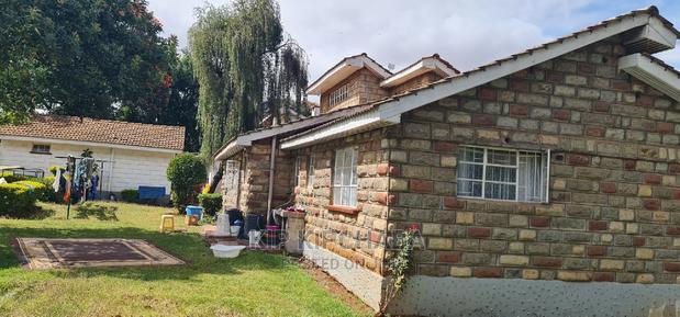 8bdrm Bungalow in Pioneer for sale