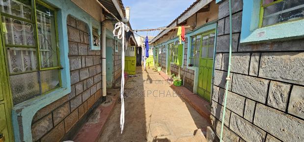 12bdrm Duplex in Kimumu for sale
