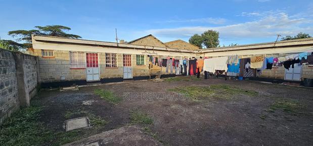9bdrm Duplex in Kimumu for sale