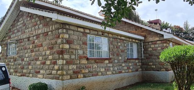8bdrm Bungalow in Pioneer for sale