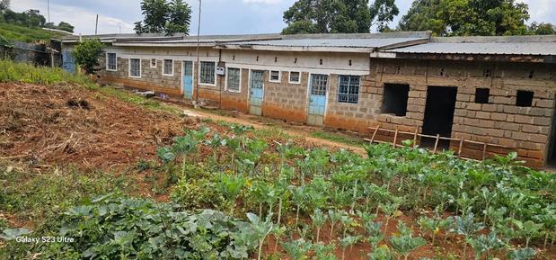 7bdrm Duplex in Kahoya, Huruma for sale