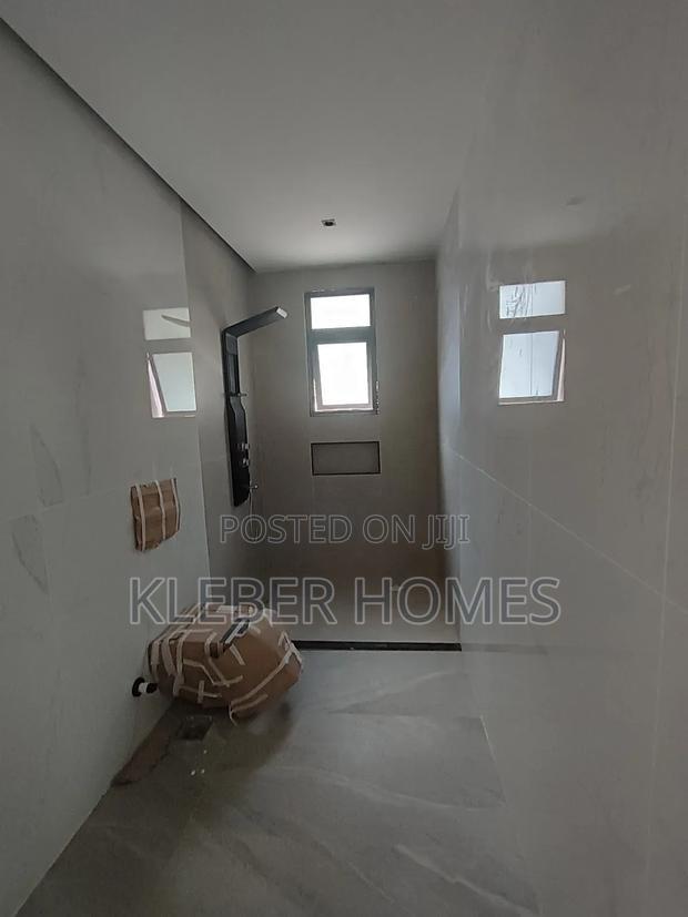 5bdrm Villa in Lavington for sale