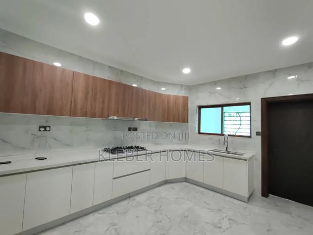 3bdrm Apartment in Kil, Kileleshwa for sale