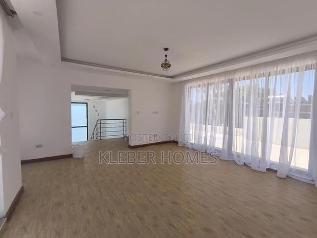 4bdrm Townhouse/Terrace in Kenyatta Road for sale