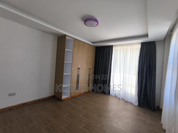 4bdrm Townhouse/Terrace in Kenyatta Road for sale