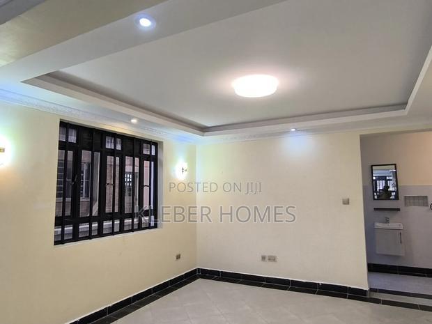 7bdrm Townhouse/Terrace in Kenyatta Road for sale