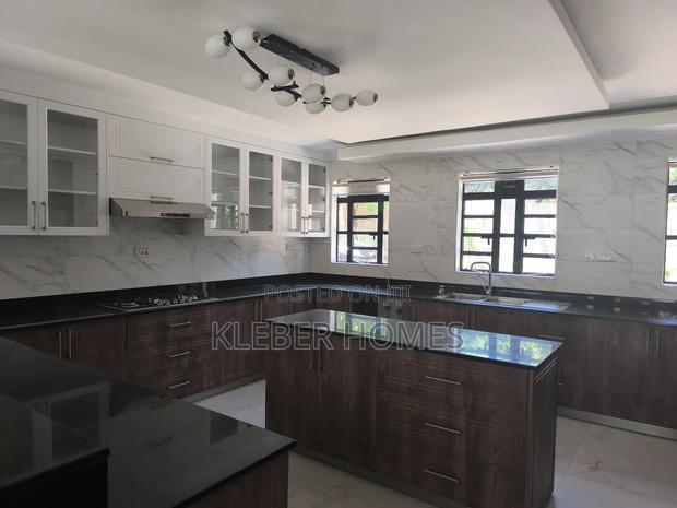 6bdrm Villa in Kitisuru for rent