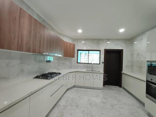 3bdrm Apartment in Kil, Kileleshwa for sale
