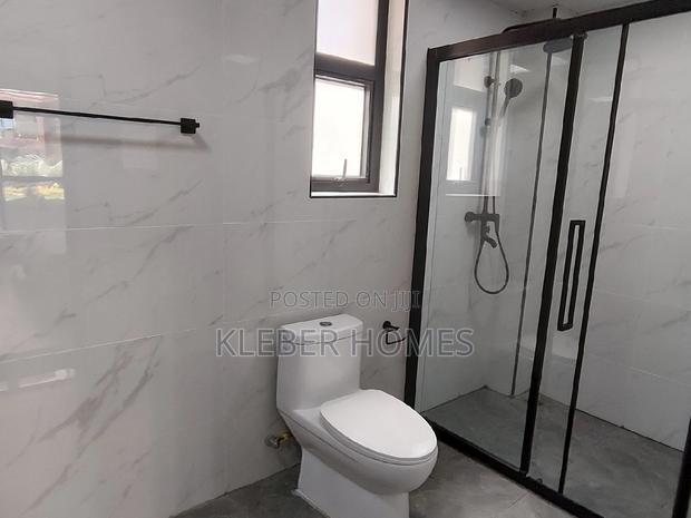 6bdrm Apartment in Syokimau for sale