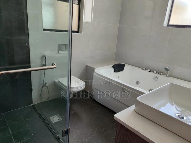 4bdrm Townhouse/Terrace in Langata for sale