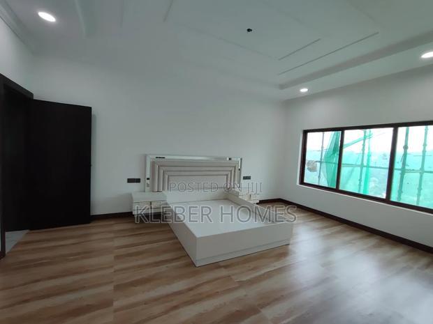 3bdrm Apartment in Kil, Kileleshwa for sale