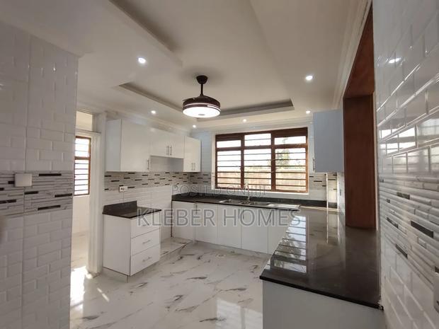 4bdrm Townhouse/Terrace in Ondiri, Kikuyu for sale