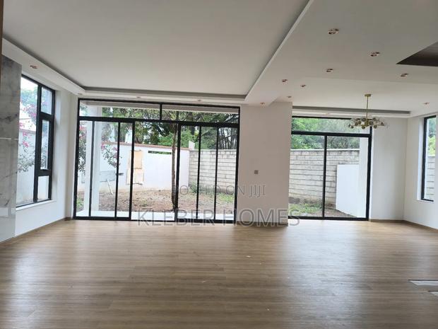 5bdrm Villa in Lavington for sale