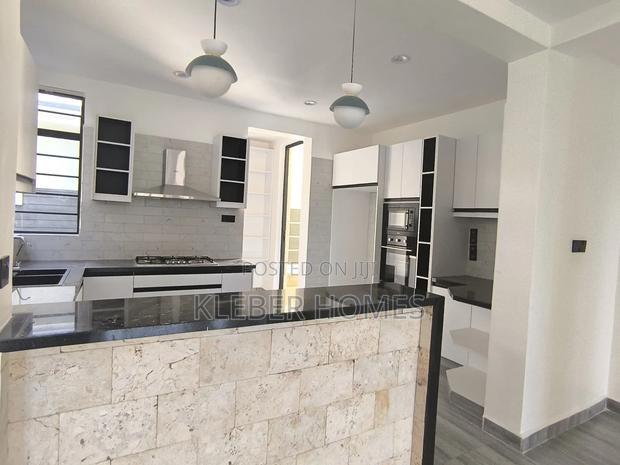 4bdrm Villa in Membley for sale