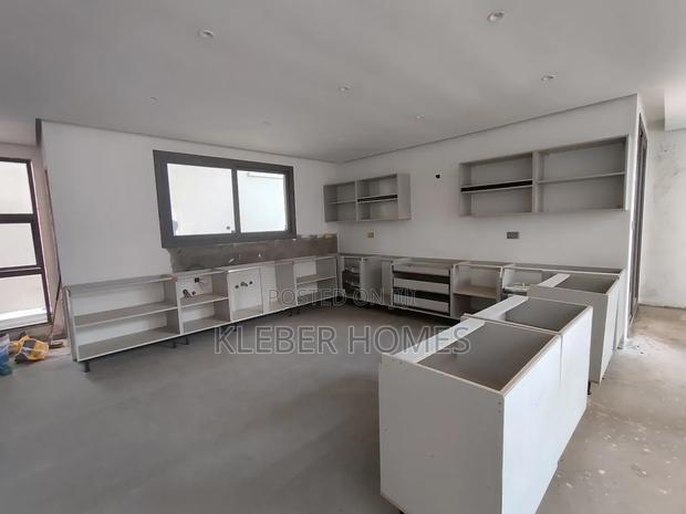 5bdrm Villa in Lavington for sale