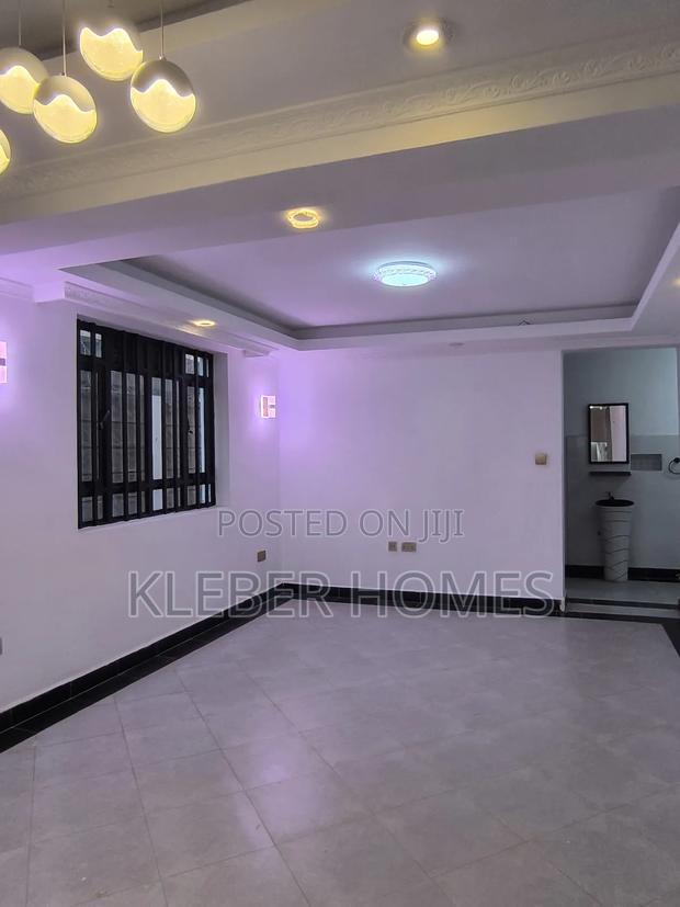 7bdrm Townhouse/Terrace in Kenyatta Road for sale