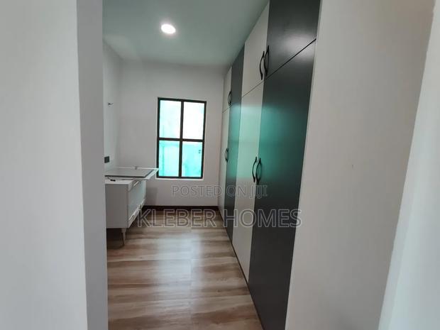 3bdrm Apartment in Kil, Kileleshwa for sale