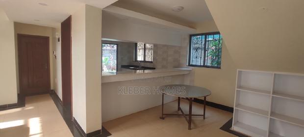5bdrm Villa in Lavington for sale