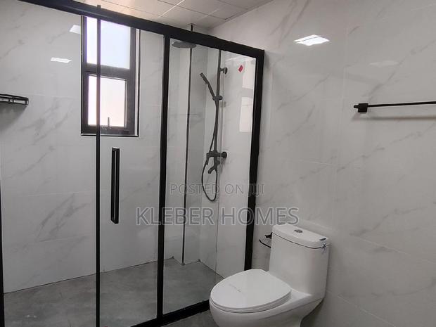 6bdrm Apartment in Syokimau for sale