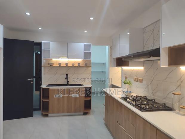 4bdrm Apartment in Parklands for sale