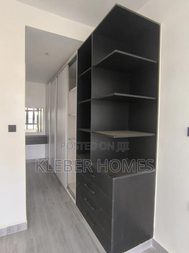 4bdrm Villa in Membley for sale