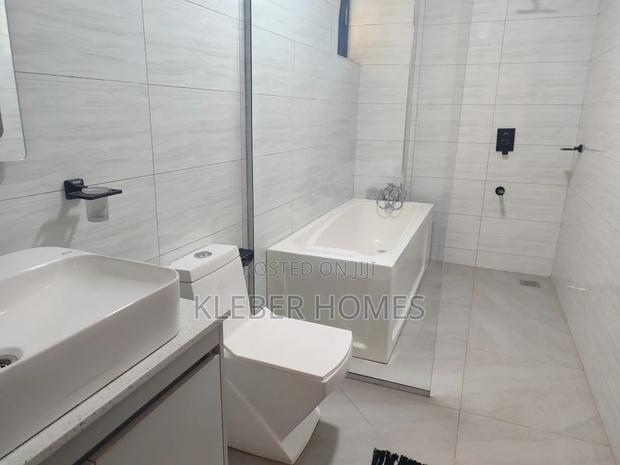 4bdrm Apartment in Parklands for sale