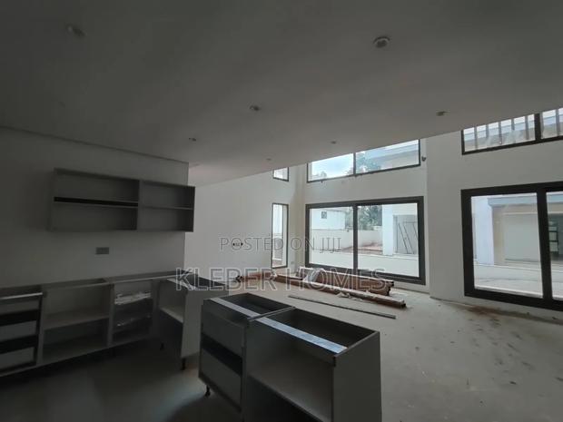 5bdrm Villa in Lavington for sale