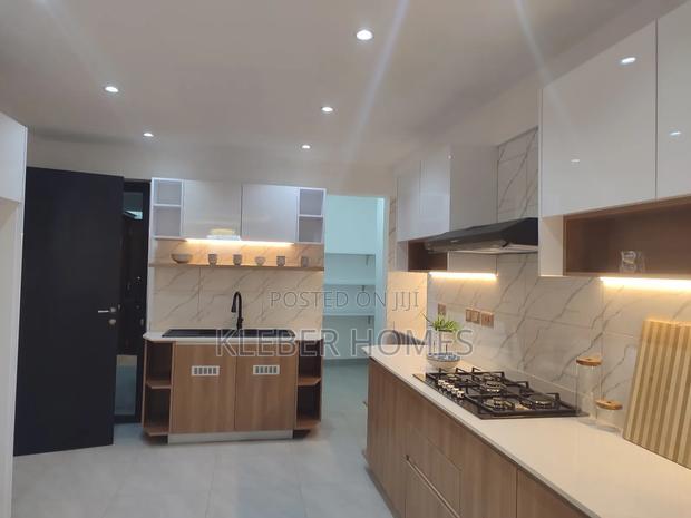 4bdrm Apartment in Parklands for sale