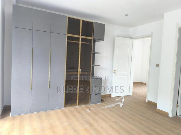 5bdrm Villa in Lavington for sale