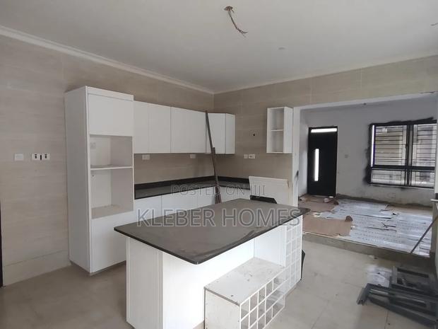 5bdrm Villa in Lavington for sale