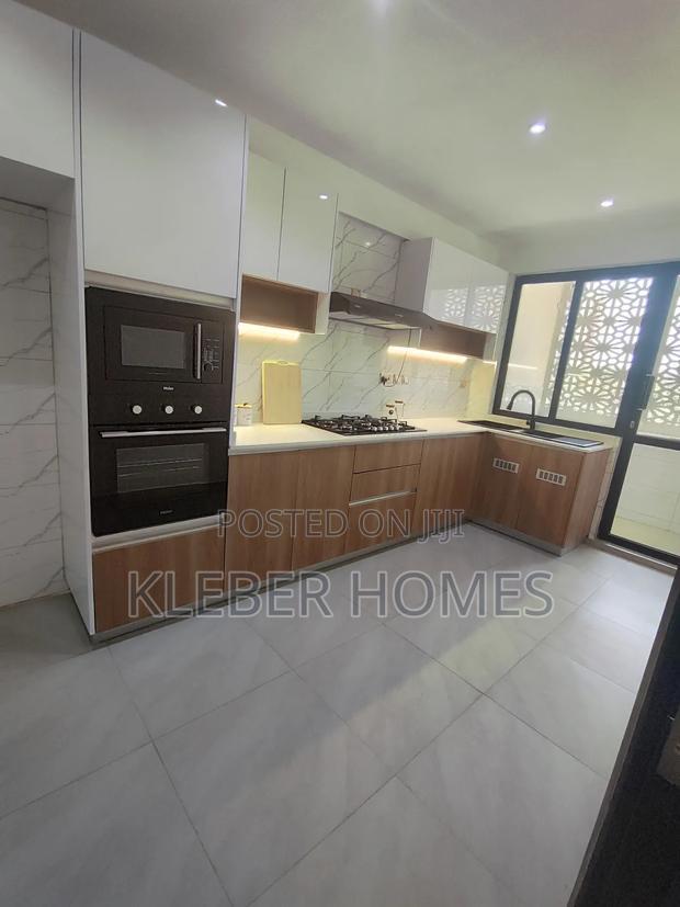 3bdrm Apartment in Parklands for sale
