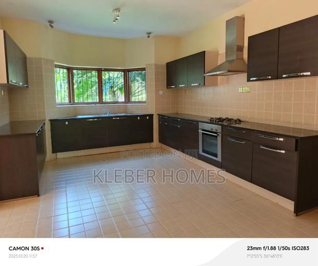 5bdrm Mansion in Runda for rent