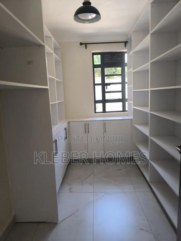 6bdrm Villa in Kitisuru for rent