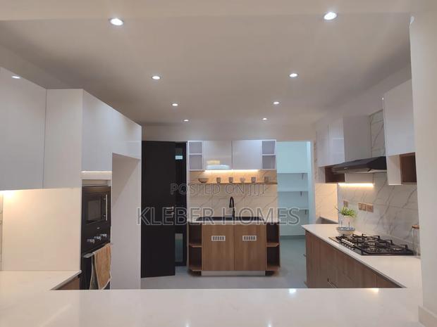 4bdrm Apartment in Parklands for sale
