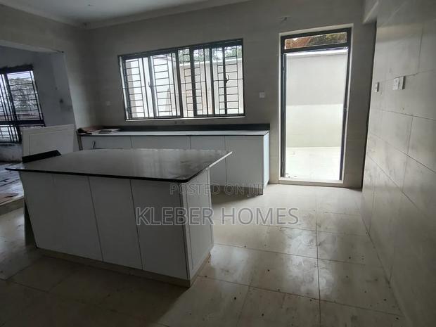 5bdrm Villa in Lavington for sale