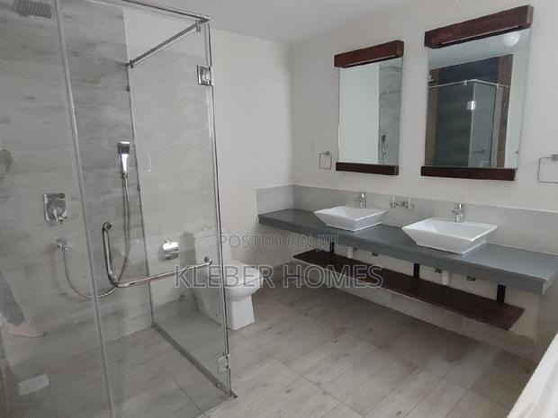4bdrm Townhouse/Terrace in Langata for sale