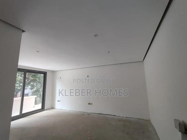 5bdrm Villa in Lavington for sale
