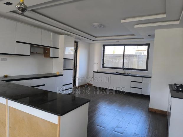 4bdrm Townhouse/Terrace in Kenyatta Road for sale