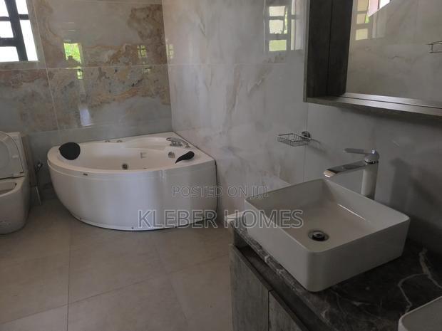 6bdrm Villa in Kitisuru for rent