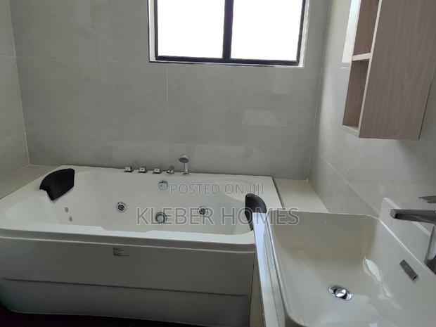 4bdrm Townhouse/Terrace in Langata for sale