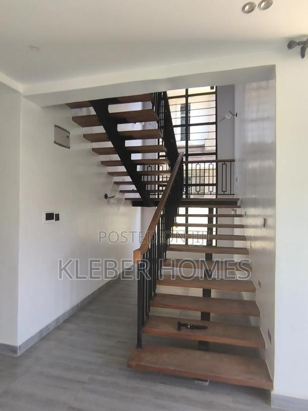 4bdrm Villa in Membley for sale