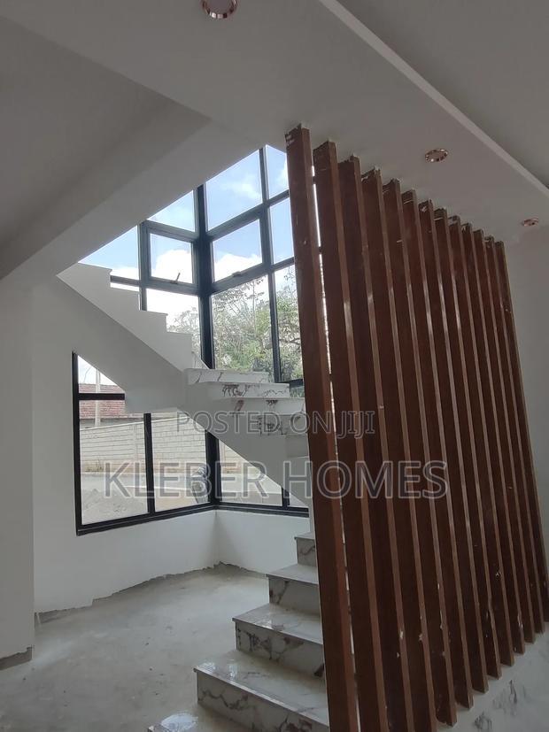 5bdrm Villa in Lavington for sale