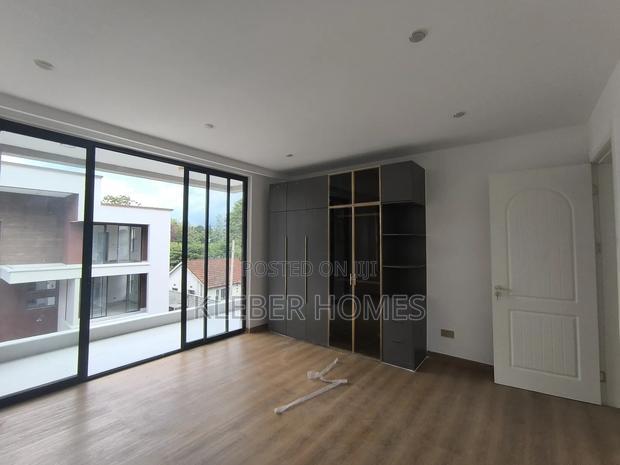 5bdrm Villa in Lavington for sale